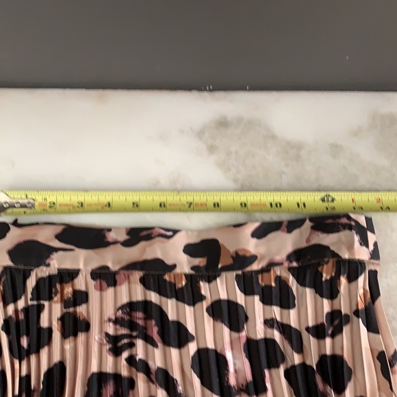 NWT High Waisted Leopard Pleated Skirt - Picture 8 of 11